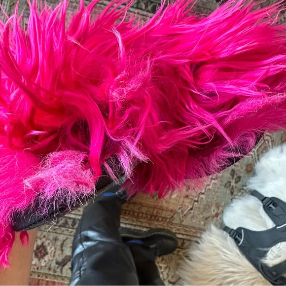 ARIANA BOHLING Alpaca Hot Pink Slippers 8 - Picture 6 of 6